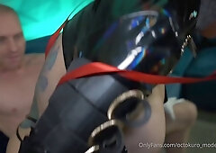 Bayonetta (Octokuro) shows yellow journalist how to take good photos (cosplay)