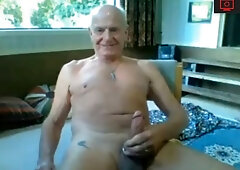 Elderly guy jerking off   on cam