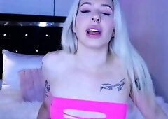 Amateur Webcam Cute Teen Plays Solo with Big Dildo