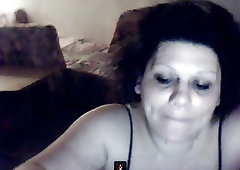 Kinky french mom expose breast on cam