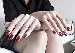 This day, I’m going to show u my red fingernails during the time that wearing an elegant outfit. They are absolutely natural—no plastic! I’ll sh
