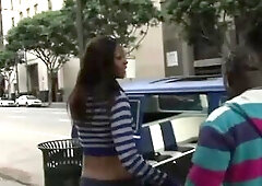 Black teen gets banged and jizzed in the car by a fortunate chap.