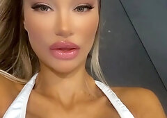 Monika Fox Is Just Posing In The Gym