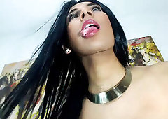 Uncredible she-male cum shot in cam