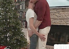 Skinny Xmas stud rimmed and bareback banged by top hunk