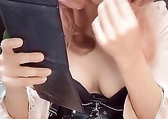 A transvestite who makes up while putting out the crotc