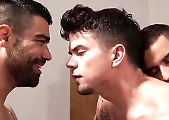 threesome double barefuck