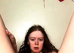 Natural brunette solo toying