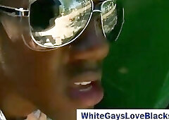 Black thug gets facial from white guy