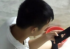 Quay lén trai sục cặc trong WC