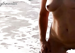 Un giorno al mare nuda e scopata in macchina, matrimonio - Niky La Monella