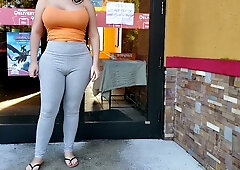 Voluptuous PAWG shares a secret moment for a Popeyes sandwich in public
