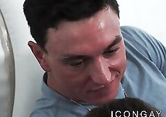 Muscular Cade Maddox fucing twin with big coc