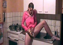 Miley-Weasel - Schuljungen gefickt