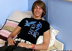 Dashing twink teases with his skinny body and jerks off