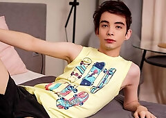 Al Keit looks so submissive while masturbating with legs spread