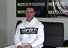 Hunk stud masturbates to get casted in adult movies