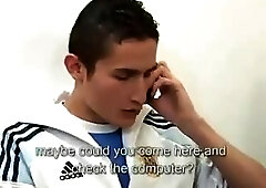 Junior comparte su secreto con Angel cojiendolo