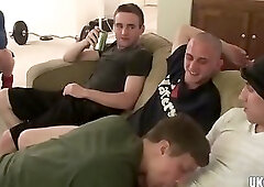 Muscle amateur threesome and cumshot