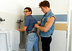 Nerd's Plump Ass - BullyHim