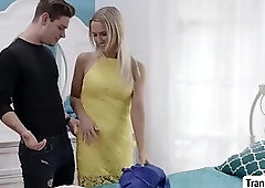 Transbabe Kayleigh Coxx grind on dudes top so they both gets satisfied