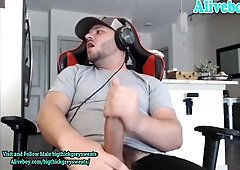 Toned American Guy Strokes Big Thick Cock On Webcam
