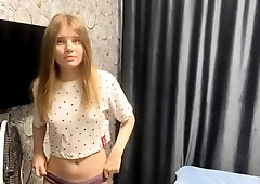 Amateur Webcam Teen Flashes Masturbates