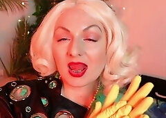 ASMR clip - yellow household gloves