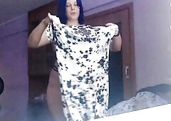 U're watching me try on dresses