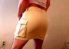 Str8trapsub shows off big booty in a mini-skirt and pink panties