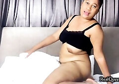 Solo Black plays with snatch till this babe squirts