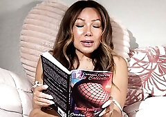 Hot Lalin girl mother I'd like to fuck Reads a Hot Spanish Story