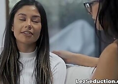 Kinky Madison Wilde wants every inch of Xxlayna Maries hot body