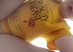 Quick jerk off knelt over the camera in the baths