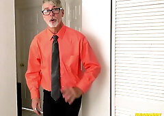 ManPuppy: Richard Lennox Shows His Client A Tickling Demo Of His Sub Frank Funsize