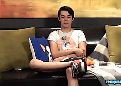 Watch this huge dick give a hot rimjob and load a hot cumshot