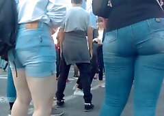 Big ass girls in tight jeans