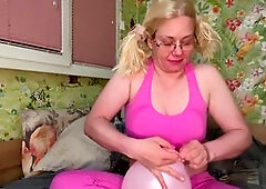 Hot milf Putarankahotmilf gives a unique blowjob to balloons while wearing pink stretchy pants