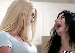 Blond TS bombshell Eris Jolie!