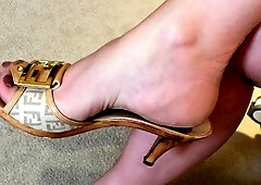 Amateur Foot Fetish Girlfriend Sucks and gives a Footjob