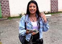 Xxlayna Marie is getting picked up on the street