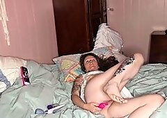 Solo fun with sex toys while watching porn