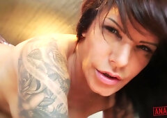 Aphrodisiac Daisy Rock's curvy dirt