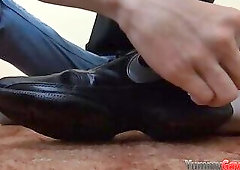 Fetish twink sucks toes after cumming
