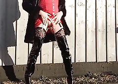 UK shemale Gina in pvc and outdoors taking a piddle for the camera