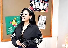 A hawt teacher at home