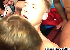 Amateur euro cocksucking in group