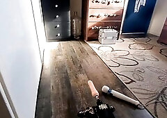 big beautiful woman Miss Marie uses her screwing machine & magic wand on her cunt to climax!