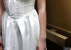 I spy on a gal on the street