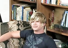 Twink gets sticky mouthful